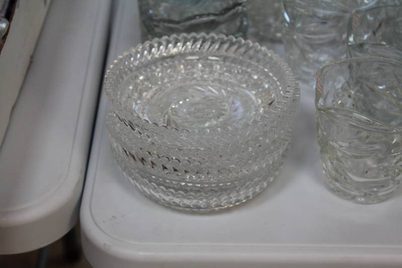 lot 118 image: Large Collection of Assorted Vintage Clear Glassware