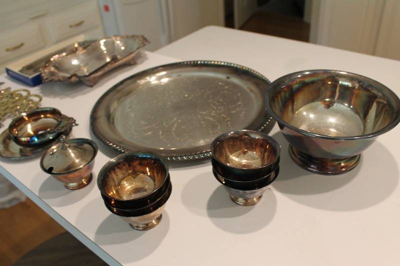 lot 138 image: Assorted Vintage Silverware and Serving Pieces