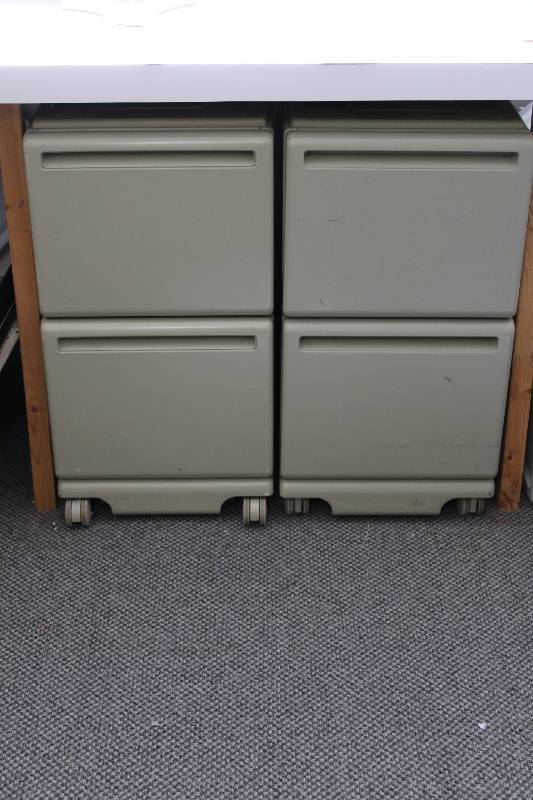 lot 149-6 image: Set of 2 Beige Metal Rolling File Cabinets