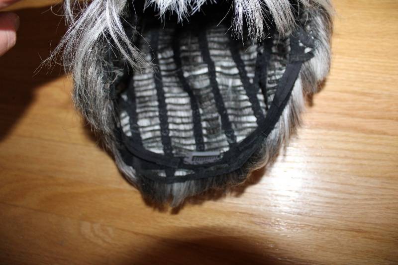 lot 21 image: Lot of Assorted Wigs and Hairpieces with Styling Mannequin Heads
