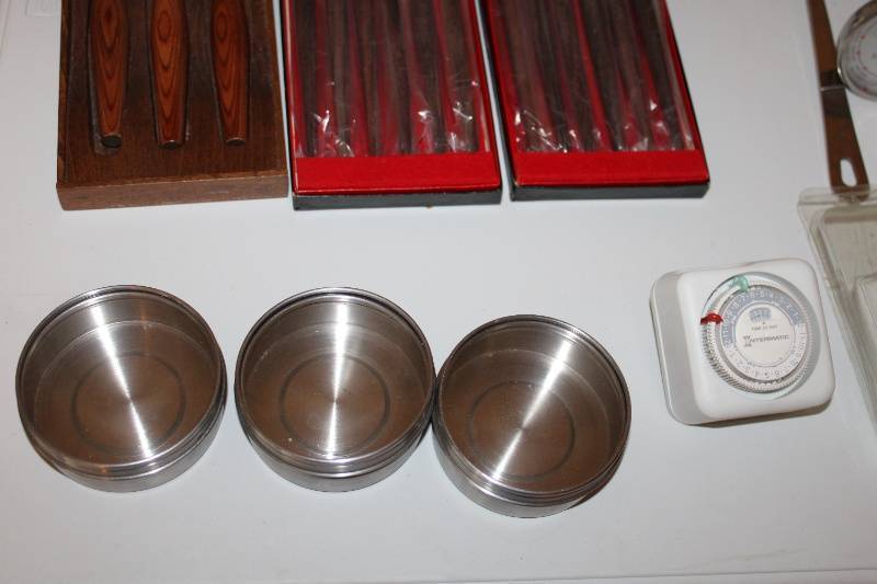 lot 38 image: Lot of Assorted Kitchenware Items