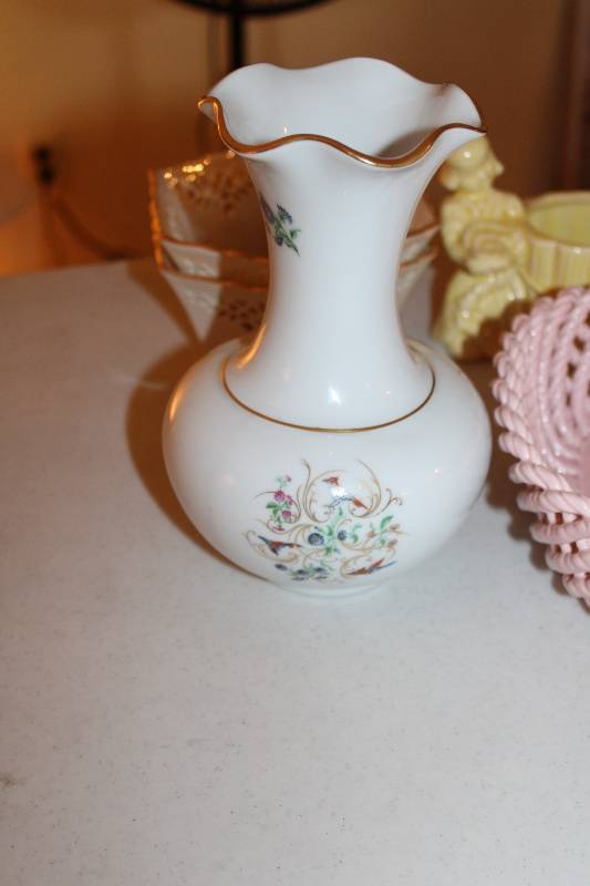 lot 52 image: Assorted Decorative Porcelain and Ceramic Items - Lot of 10