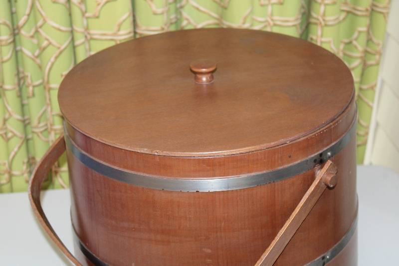 lot 114 image: Vintage Wooden Ice Bucket with Metal Bands