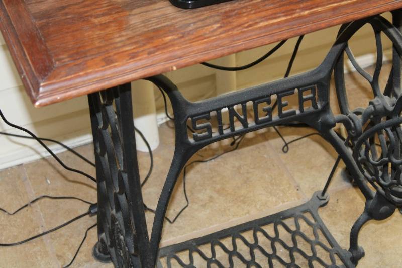 lot 123 image: Vintage Singer Sewing Machine Treadle Base