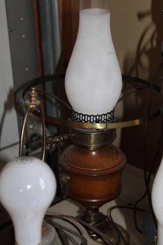 lot 133 image: Assorted Antique and Vintage Lamps Collection