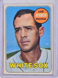 lot 696 image: Luis Aparicio 1969 Topps #75