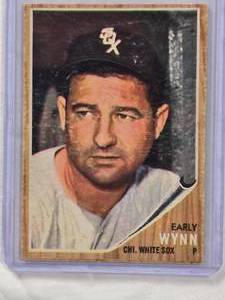 lot 719 image: Early Wynn 1962 Topps #385 Vintage Baseball Card