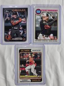 lot 94 image: Lot of 3 Rookie Cards - Gunnar Henderson Topps Heritage #64, Heston Kjerstad Topps #394, Gunnar Henderson Topps New Age Performers #NA-15