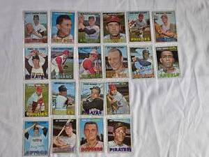 lot 211 image: Lot of 20 1967 Topps Vintage Baseball Cards