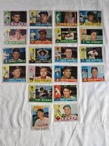 lot 217 image: Lot of 20 1960 Topps Vintage Baseball Cards