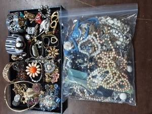 lot 1 image: Contents On The Tray & Large Bag Of Assorted Jewelry