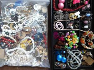 lot 22 image: Contents On The Tray & Large Bag Of Assorted Jewelry