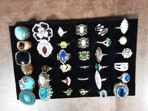 lot 44 image: 35-Assorted Rings