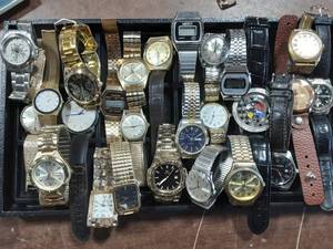 lot 49 image: 25-Mens Watches