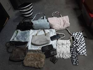 lot 96 image: Lot Of Assorted Purses