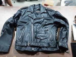 lot 100 image: Mens Size Large Wilsons Leather Biker Jacket