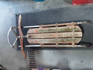 lot 8 image: Hiawatha Meteor Steel Runner Wood Sled 46