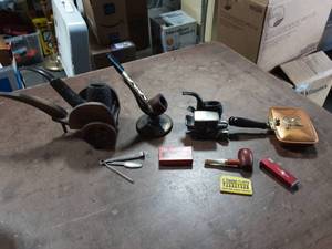 lot 31 image: 3-Pipe Stands, 4-Pipes & Smoke Accessories