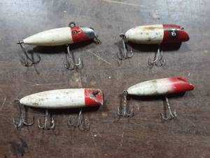 lot 33 image: 4-Old Fishing Lures (2-With Eyes, 2-Without 1-Is Makilure)