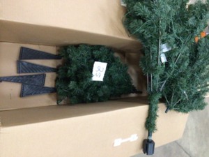 lot 25 image: 7.5 Brookside Pine LED customer return see pictures