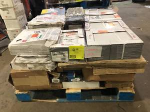 lot 32 image: Pallet with assorted Flooring and Tiles various models and conditions customer returns see pictures