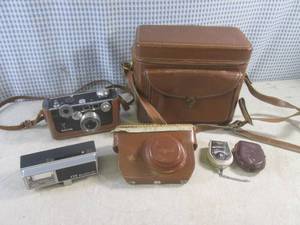 lot 54 image: (BS) Vintage Argus Camera with Acce...
