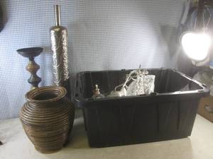 lot 60 image: (F-1) Tote Full of Misc Lighting Fi...