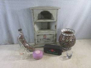 lot 79 image: (D-2) Misc Decor Etc - Glass Shoe B...