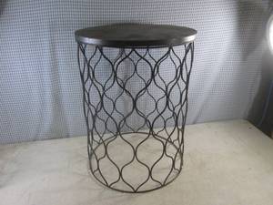 lot 84 image: (A-3T) Round Metal Base End Table 1...