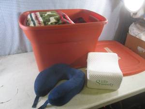 lot 90 image: (EW7) Tote with Lid Full of Blanket...