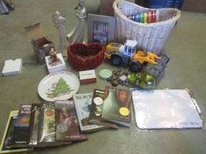 lot 91 image: (D-2) Books, Decor, Kids Toys Etc...