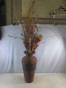 lot 95 image: (FS) Large WickerMetal Ring Decora...