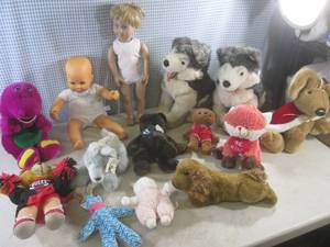 lot 102 image: (EW6) 2 Vintage Dolls and Assorted ...