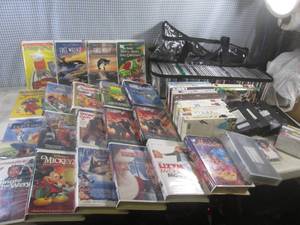 lot 105 image: (F-3) Large Assortment of CDs and ...