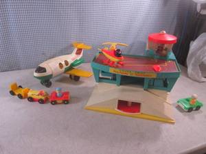 lot 109 image: (EW4) Vintage Fisher Price Play Fam...