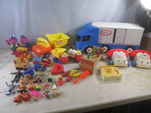 lot 110 image: (EW4) Assorted Toys Including Vinta...