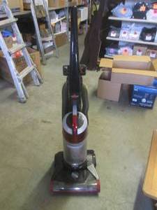 lot 114 image: (CSB) Bissell Upright Vacuum Cleane...