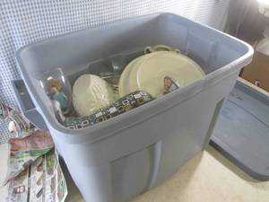 lot 118 image: (EW3) Tote Full of Wrapped Glasswar...