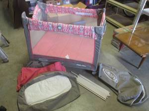 lot 124 image: (EW5) Graco Pack N Play Portable Pl...