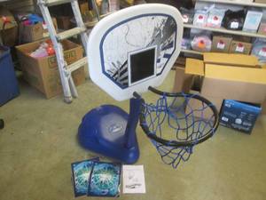 lot 128 image: (EC1) SwimWays Poolside Basketball ...