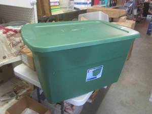 lot 134 image: (D-3) Large 30 Gallon Tote with Lid...
