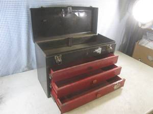 lot 141 image: (EC1) Metal 3-Drawer Tool Box 20 3...