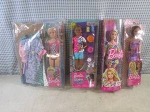 lot 176 image: (BS) Assorted Barbie Dolls...