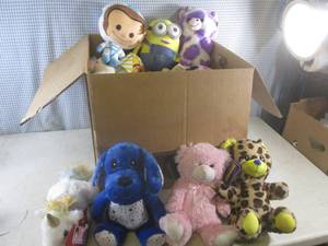 lot 182 image: (CS) Big Box Full of New Assorted S...