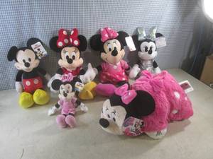 lot 186 image: (EW4) Assorted Plush Minnie Mouse a...
