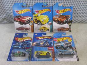 lot 190 image: (EC1) Assorted Hot Wheels in Packag...
