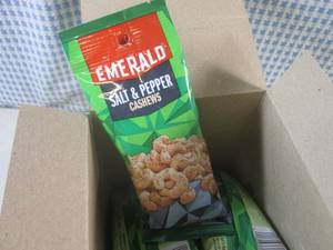 lot 202 image: (B-3) 12 Bags of Emerald Salt & Pep...