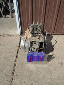 Early 70s Honda 250 motor & pipes missing jugs & pistons. As shown.