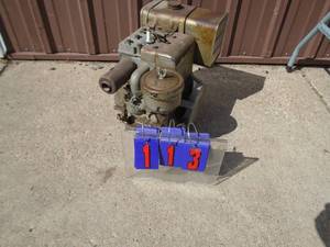 Vintage Briggs & Stratton engine. Turns over. Been sitting awhile. As shown.