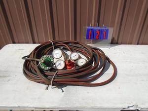 Set of large Smith regulators & approx 50 of hose. As shown.
